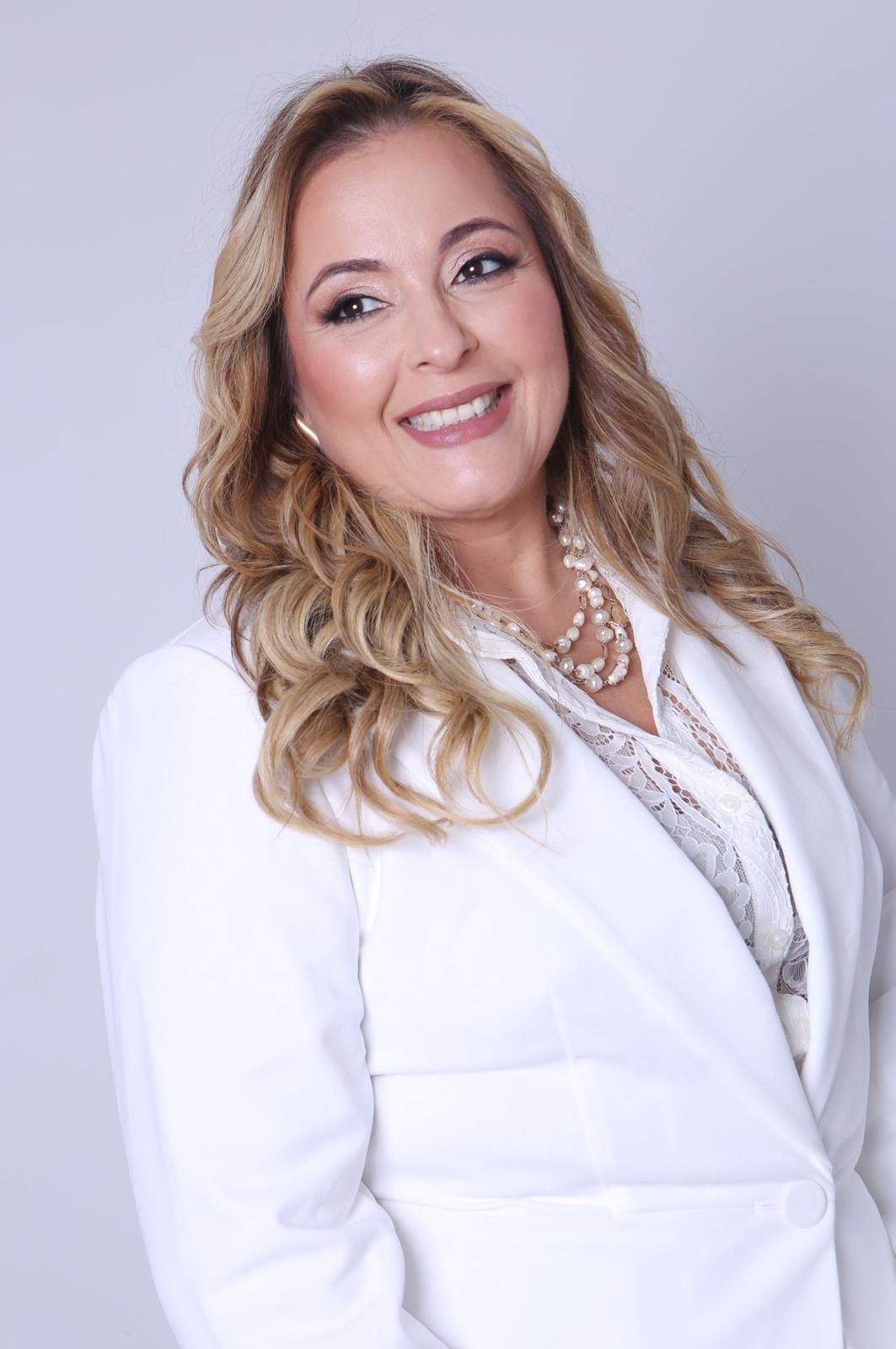 Gabriela Jamur - Master Stylist & Hair Restoration Specialist